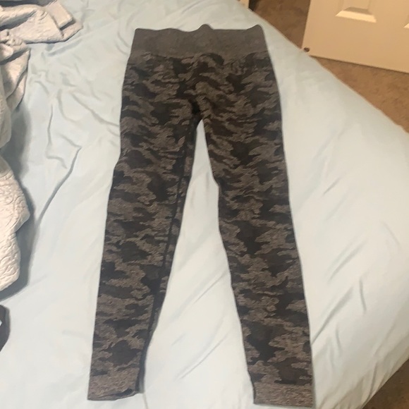 Gymshark Black Camo Seamless leggings - Picture 3 of 3